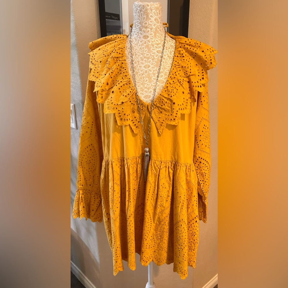 Nordstrom Topshop 
Broderie Ruffle Neck 
Boho Chuck On Dress
Size 6 (runs big)